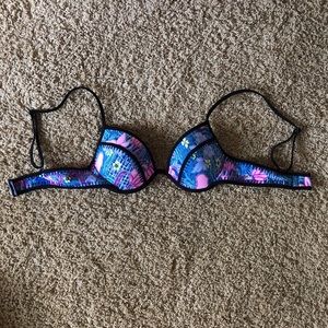 Victoria‘s Secret swimsuit top
